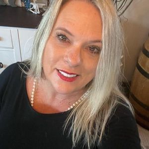 Meet your Posher, Alyson